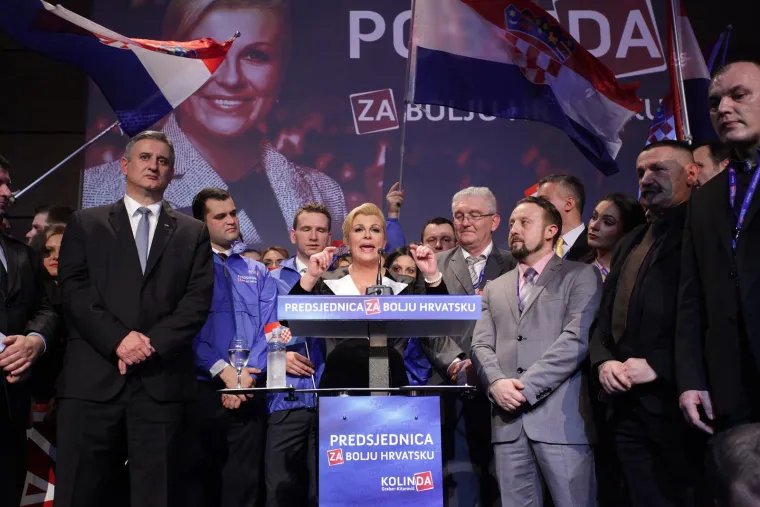 Sjećate li se ove noći? Padali su poljupci i nestvarna obećanja: Kolinda i zaboravljeni Karamarko bili su na sedmom nebu, a tek Jakov....