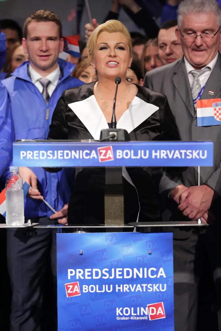 Sjećate li se ove noći? Padali su poljupci i nestvarna obećanja: Kolinda i zaboravljeni Karamarko bili su na sedmom nebu, a tek Jakov....