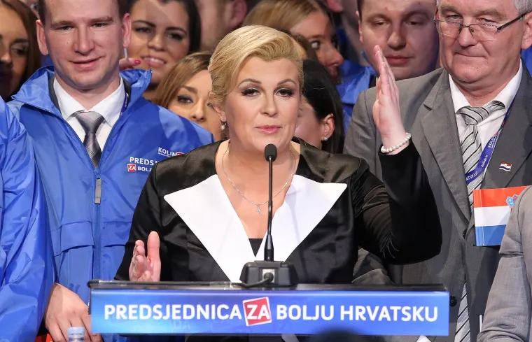 Sjećate li se ove noći? Padali su poljupci i nestvarna obećanja: Kolinda i zaboravljeni Karamarko bili su na sedmom nebu, a tek Jakov....