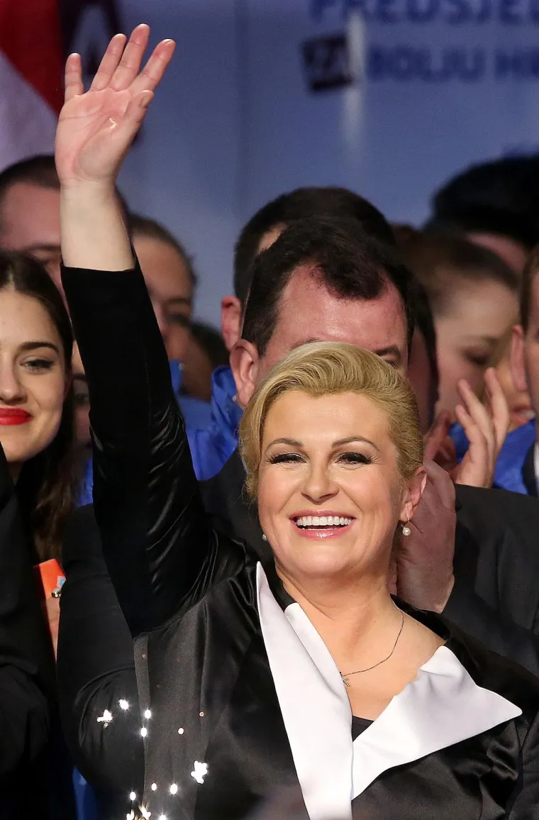 Sjećate li se ove noći? Padali su poljupci i nestvarna obećanja: Kolinda i zaboravljeni Karamarko bili su na sedmom nebu, a tek Jakov....