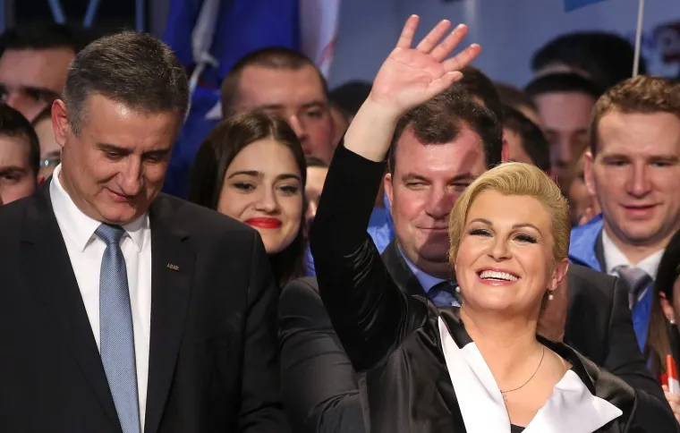 Sjećate li se ove noći? Padali su poljupci i nestvarna obećanja: Kolinda i zaboravljeni Karamarko bili su na sedmom nebu, a tek Jakov....