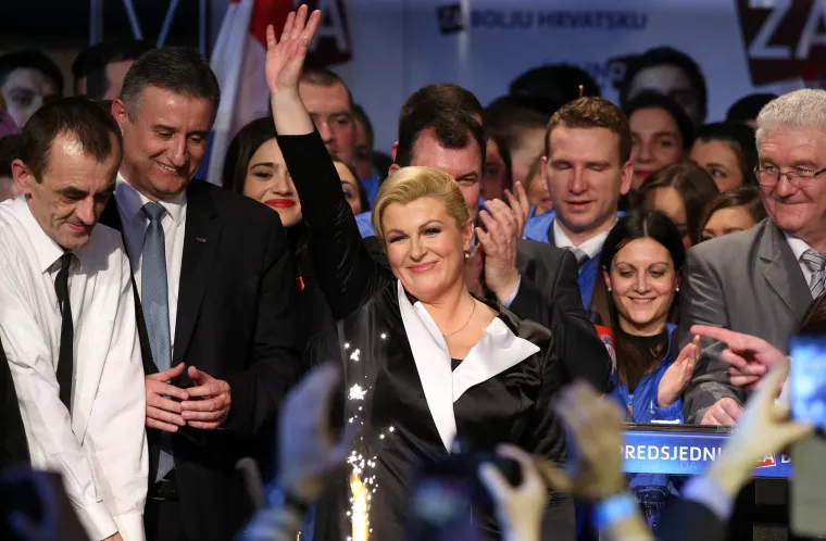Sjećate li se ove noći? Padali su poljupci i nestvarna obećanja: Kolinda i zaboravljeni Karamarko bili su na sedmom nebu, a tek Jakov....