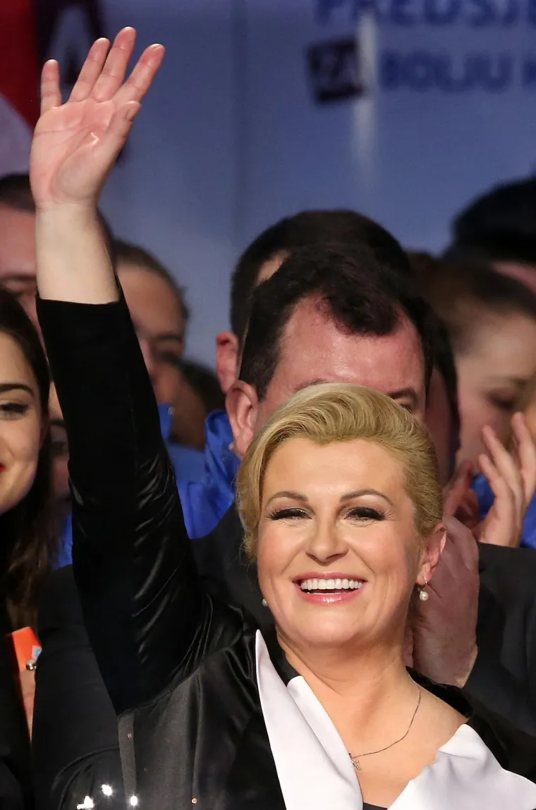 Sjećate li se ove noći? Padali su poljupci i nestvarna obećanja: Kolinda i zaboravljeni Karamarko bili su na sedmom nebu, a tek Jakov....