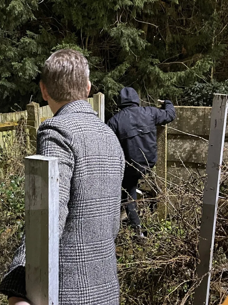 David Beckham poput komandosa preskakao ogradu i šuljao se kroz žbunje nakon što je gledao debi svog sina
