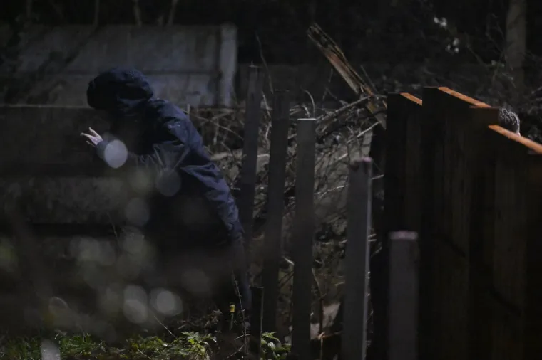 David Beckham poput komandosa preskakao ogradu i &scaron;uljao se kroz žbunje nakon &scaron;to je gledao debi svog sina