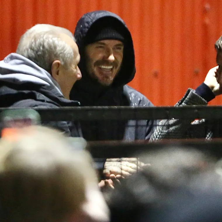 David Beckham poput komandosa preskakao ogradu i &scaron;uljao se kroz žbunje nakon &scaron;to je gledao debi svog sina