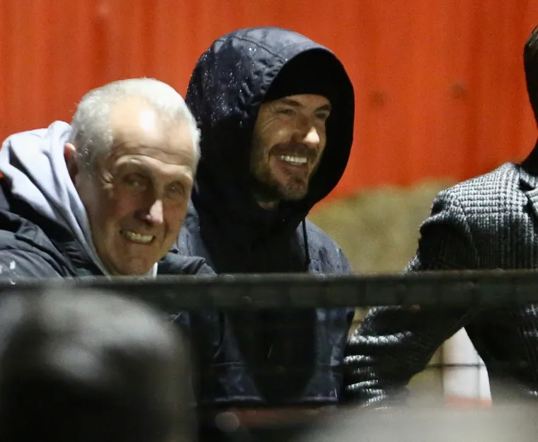 David Beckham poput komandosa preskakao ogradu i &scaron;uljao se kroz žbunje nakon &scaron;to je gledao debi svog sina