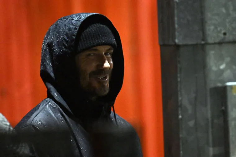 David Beckham poput komandosa preskakao ogradu i &scaron;uljao se kroz žbunje nakon &scaron;to je gledao debi svog sina