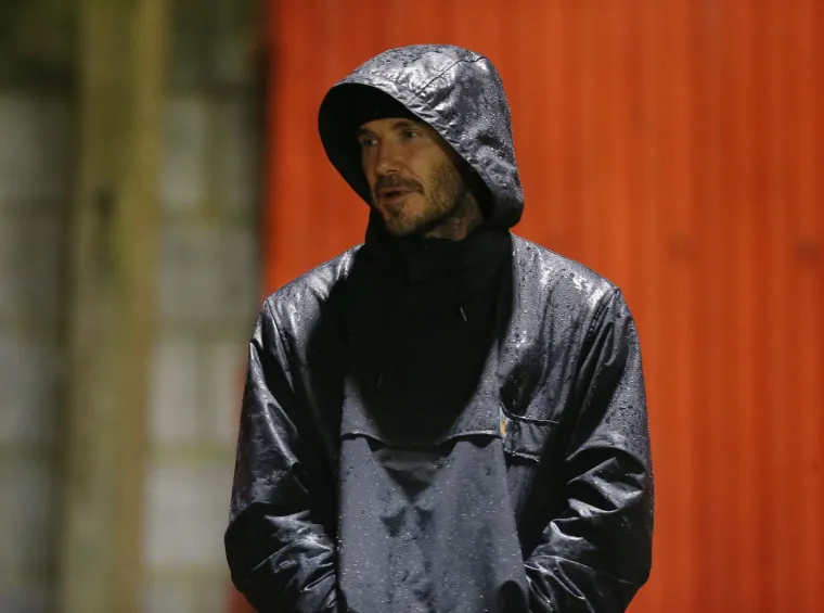 David Beckham poput komandosa preskakao ogradu i &scaron;uljao se kroz žbunje nakon &scaron;to je gledao debi svog sina