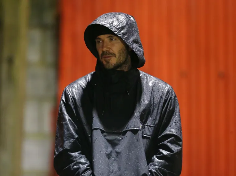 David Beckham poput komandosa preskakao ogradu i &scaron;uljao se kroz žbunje nakon &scaron;to je gledao debi svog sina