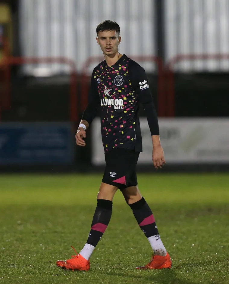 David Beckham poput komandosa preskakao ogradu i &scaron;uljao se kroz žbunje nakon &scaron;to je gledao debi svog sina