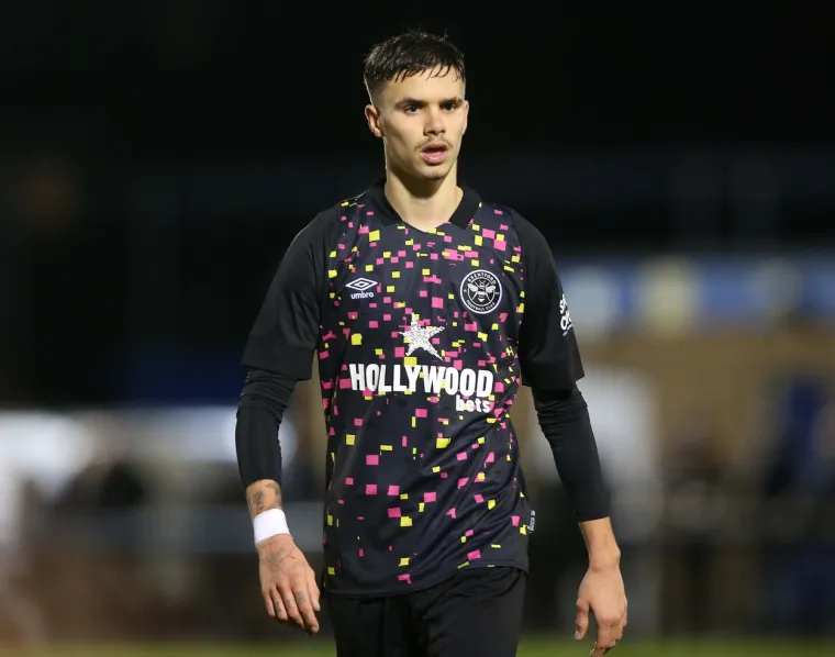 David Beckham poput komandosa preskakao ogradu i &scaron;uljao se kroz žbunje nakon &scaron;to je gledao debi svog sina