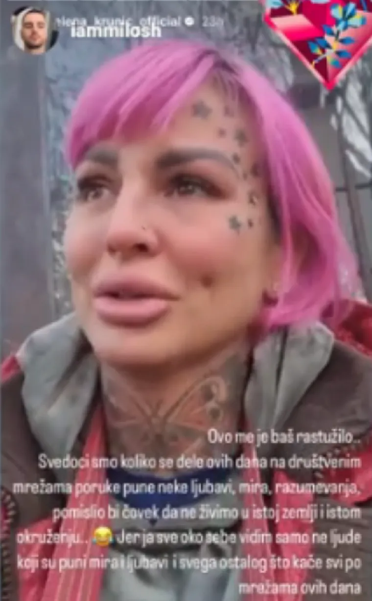 Naime, Jelena je snimila video u kojem otkriva da su je pop i ostali ljudi u crkvi rasplakali nemilim šalama.

