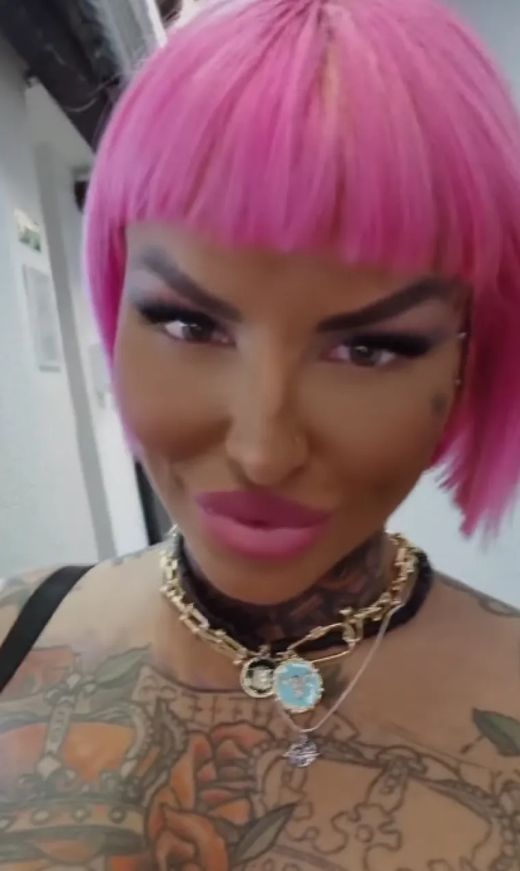 Inače, Jelenu na Instagramu prati više od 83.000 ljudi, a postala je poznata nakon sudjelovanja u realityju Farma.