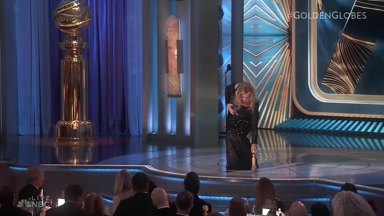 Za razliku od prve sezone koja se odigravala na Havajima, druga je snimana u Italiji, točnije na Siciliji. Jedina konstanta u dvije sezone je lik Tanye, koju je maestralno odigrala Jennifer Coolidge (61), glumica koju mnogi znamo prvenstveno kao Stiflerovu mamu iz &quot;Američke pite&quot;.