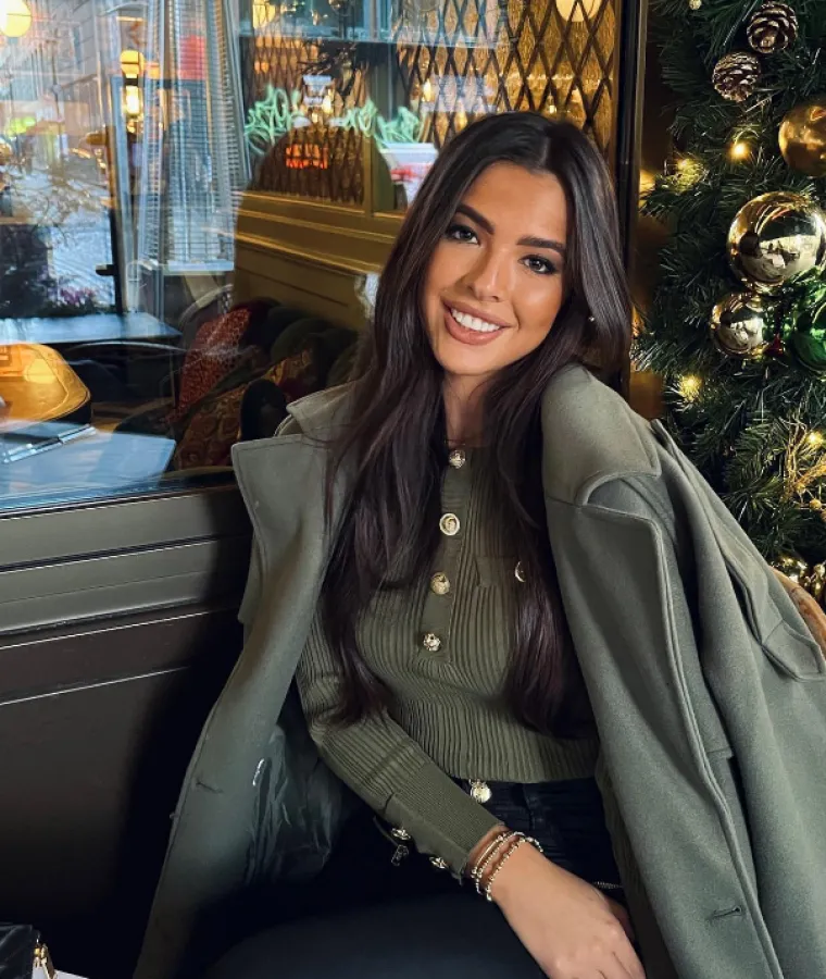 Otkako je otišla u vilu &quot;Love Island&quot;, skupila je impresivnih 543.000 pratitelja na Instagramu pa bi mogla imati uspješnu karijeru i kao influencerica. Megapopularni britanski reality show &quot;Love Island UK&quot; postao je globalni hit, a možete ga pratiti i na PLAY Premiumu.