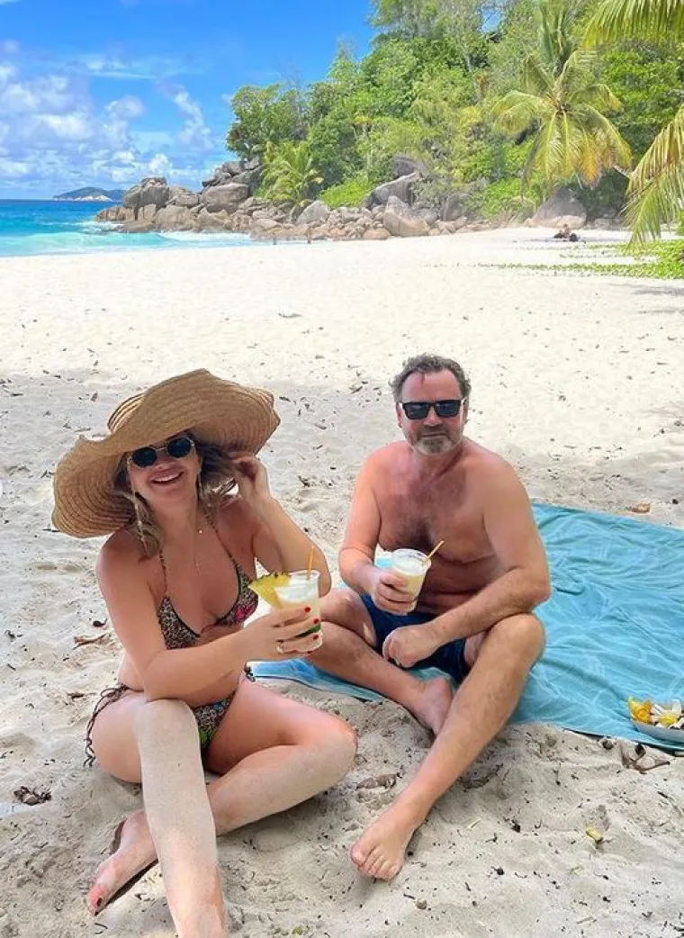 &quot;Poanta, nikad bolji odmor od ovoga kada smo dijelili 1 mobitel u periodu kada smo imali Wi-Fi! Pomislite li i na trenutak &apos;ah Seychelles, još samo jedna Joe’s Ana Raja plaža u nizu&apos;, gadno ste pogriješili jer ova očuvana flora i fauna nema konkurencije u svijetu!&quot;