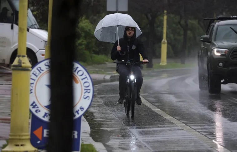 U Kaliforniji pale rekordne kiše, ceste neprohodne. Za vikend se očekuje nova oluja