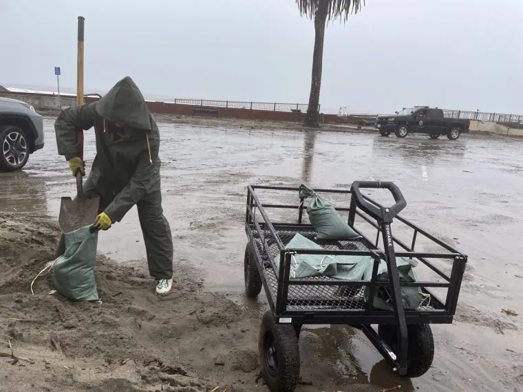 U Kaliforniji pale rekordne ki&scaron;e, ceste neprohodne. Za vikend se očekuje nova oluja