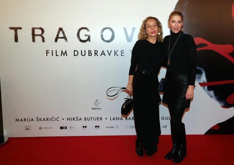 Jelena Perčin prvi put u javnosti nakon objave da se razvodi od Momčila Otaševića: U vamp izdanju plijenila je poglede