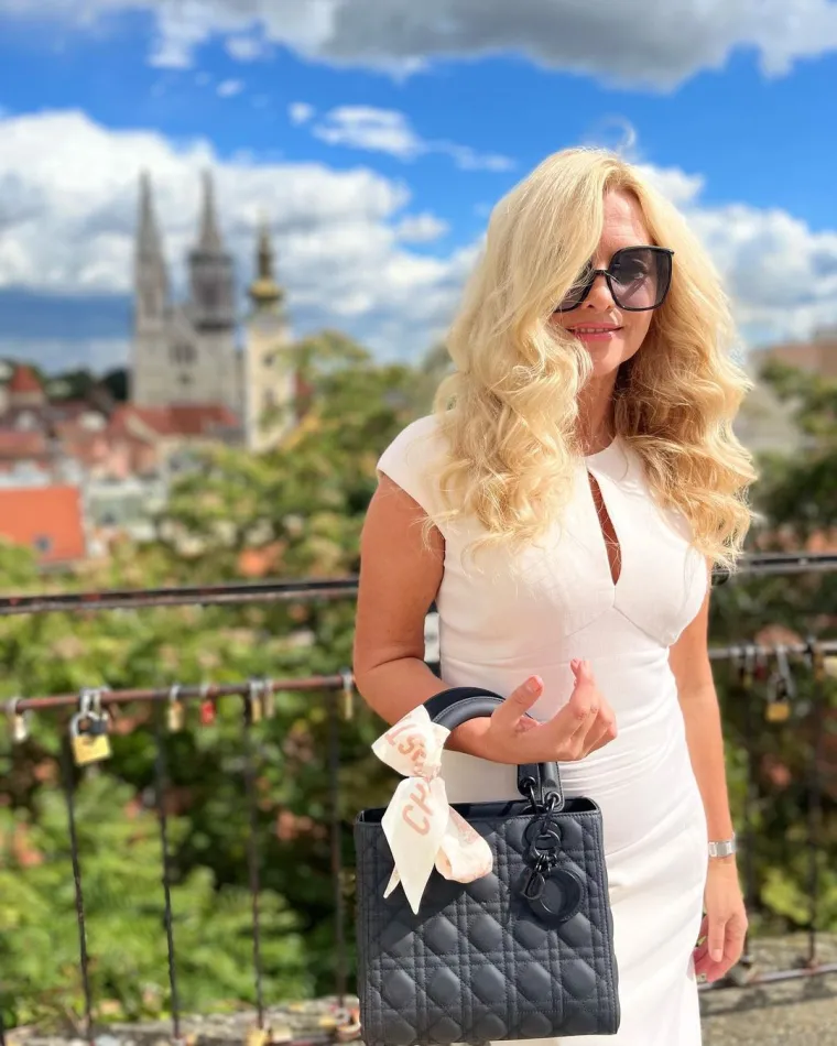 &apos;U meni ova situacija i ovaj ‘otac’ izazivaju mučninu i beskrajni prezir. Kao i sustav, sud i ljudi koji benevolentno i sa smiješkom gledaju ovo degutantno ponašanje, pronalazeći bezbrojna opravdanja za jednog beskrupuloznog, neodgovornog i lošeg čovjeka i oca. Sram te bilo, Mladene Grdoviću! Trebao bi znati da ti je najveće bogatstvo u životu tvoja kći&apos;, napisala je, između ostalog, Pokos.


