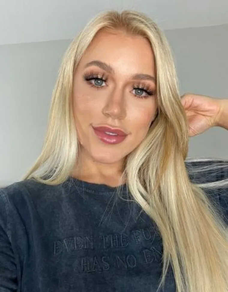 U razgovoru za Daily Star rekla je: "Definitivno vjerujem u duhove i slične stvari. Možda ne u smislu figure, kao da moraju imati ljudski oblik ili ne&scaron;to slično, ali definitivno mislim da postoji ne&scaron;to drugo. Samo zato &scaron;to to ne možemo vidjeti, ne znači da ne postoji, definitivno vjerujem u duhove i da je netko ili ne&scaron;to sigurno tu."