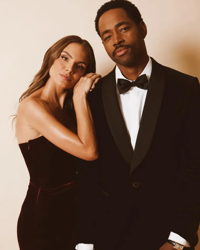 Nina Seničar, Jay Ellis