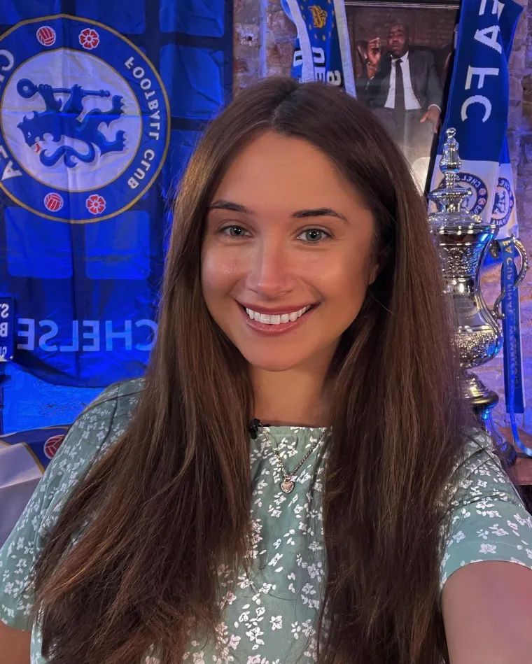 Novu blamažu omiljenog kluba najseksi navijačica koja jako voli isticati zanosne obline gledala je uživo