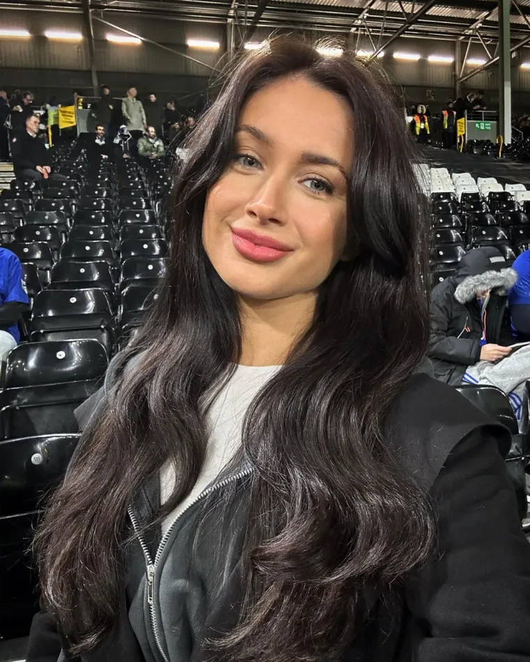 Novu blamažu omiljenog kluba najseksi navijačica koja jako voli isticati zanosne obline gledala je uživo