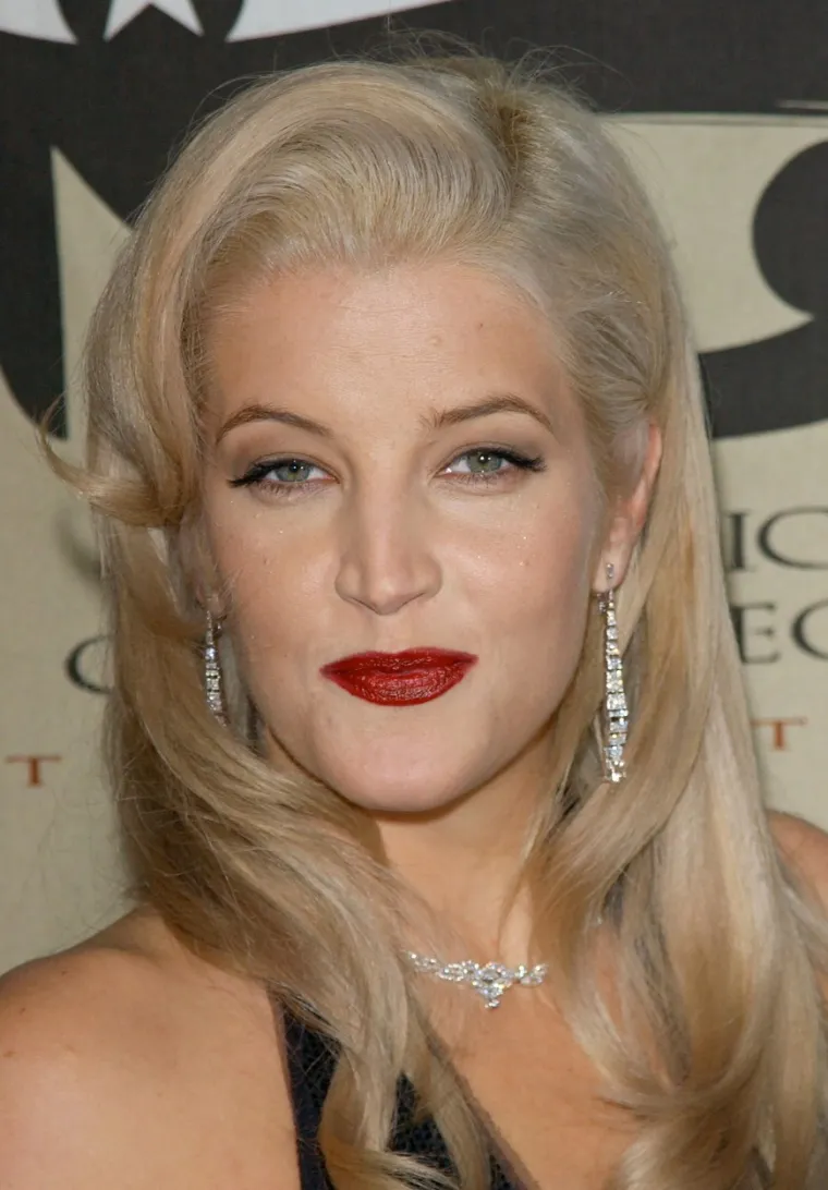 U braku su izdržali šest godina, do 1994. godine. Samo 20 dana nakon što joj je finaliziran razvod Lisa Marie našla se u novom braku i to s kraljem popa Michaelom Jacksonom. Legendarni pjevač zaprosio ju je preko telefona nakon četiri mjeseca veze. No ni to nije dugo trajalo, pa je u siječnju 1996. predala papire za razvod. Unatoč razvodu, s Jacksonom je ostala prijateljica i nakon razvoda, sve do njegove smrti 2009. godine. Nakon Jacksona bila je zaručena za još jednog glazbenika, Johna Oszajca, a tada je upoznala i idućeg supruga - holivudskog glumca Nicolasa Cagea. Zbog njega je raskinula zaruke te je ubrzo održano vjenčanje na Havajima 10. kolovoza 2002., no sreća je trajala tek 108 dana.