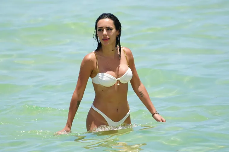 Prekinuli su jer se ona nije mogla nositi s tračevima, a sad su opet zajedno? Slavni par ulovljen u &scaron;etnji gradom