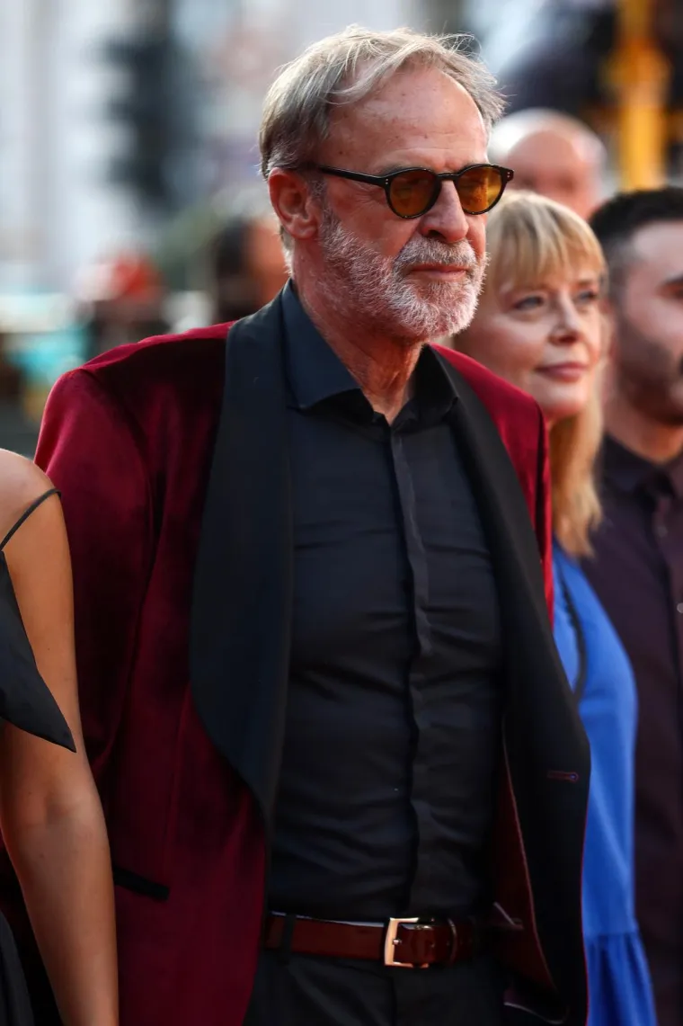 Milena se često susreće s negativnim komentarima u vezi svog braka s 30 godina starijim suprugom.