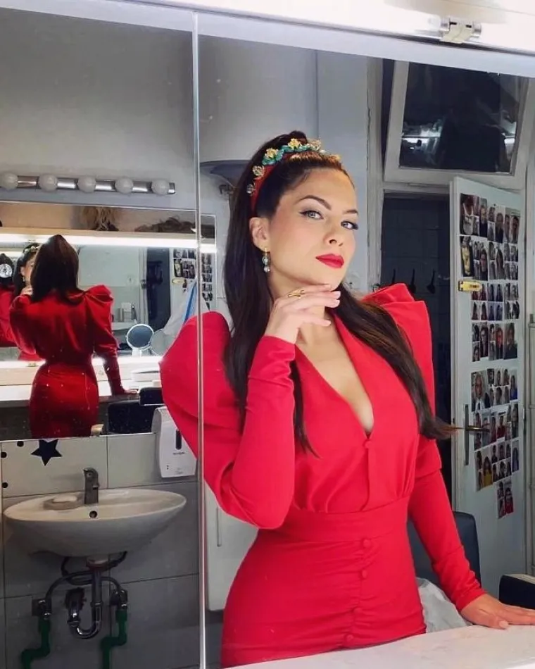 &quot;Svjesno održavanje koncerta na kojem ne može prisustvovati moja obitelj, moji prijatelji i moja publika bez da se prethodno cijepe ili izdvoje iznos skoro polovice troškova mjesečnih režija izjednačavalo bi me s ljudskim dnom&quot;, napisala je tada i izazvala polemike u javnosti.