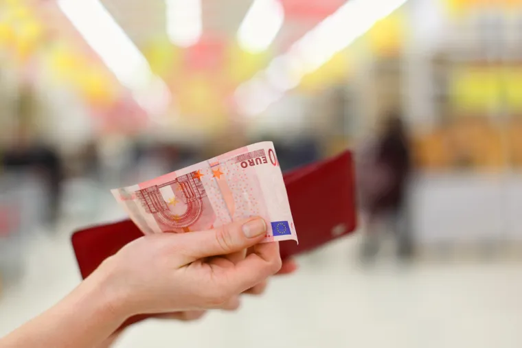 1. Svakog dana po malo: Na prvom mjestu je savjetovao štednju novca svakog dana po malo. Možete izabrati koliko novca ćete izdvojiti prvi dan, to može biti i 10 eura, a zatim da svakog dana povećavate za tu istu sumu. Dakle, sljedećeg dana uštedjet ćete 20 eura, zatim 30, 40 i tako dalje.
