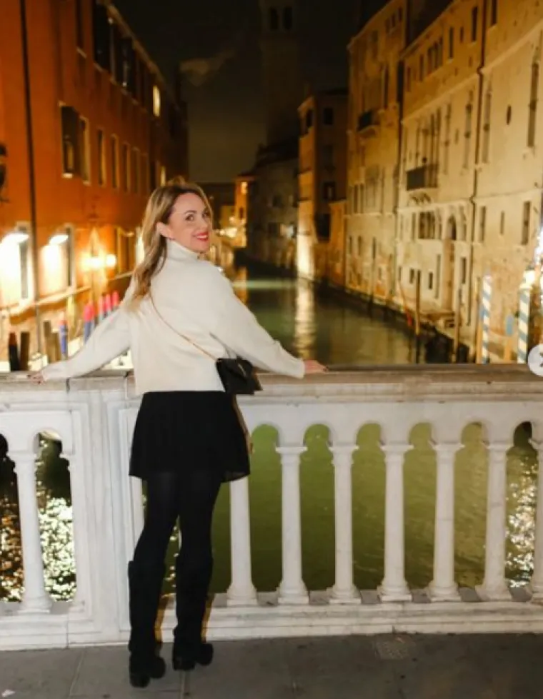 "Prije nekih 15-ak godina učila sam talijanski i dobro sam ga znala...pro&scaron;le su tako godine u kojima ga nisam uopće koristila i jednostavno je ispario, ostalo je tek nesto malo u glavi. Žao mi je zbog toga i sad razmisljam da obnovim znanje jer mi je toliko divan...Italija isto", napisala je Mirna. 