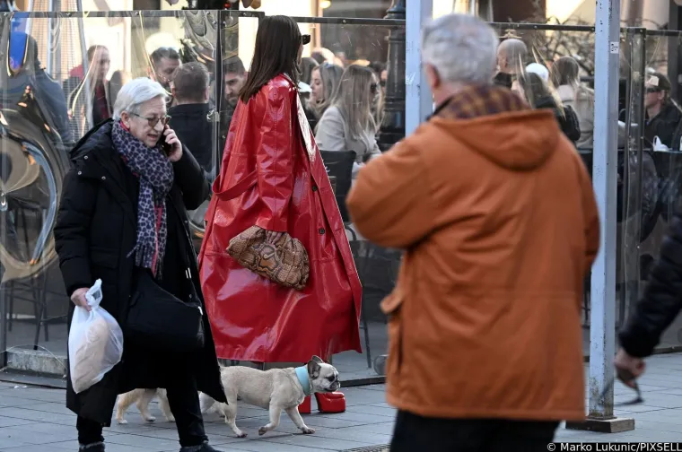 Borna Kotromanić privlačila poglede u krajnje odvažnoj kombinaciji: Imala je i sitnih problema, ali sve je super ishendlala