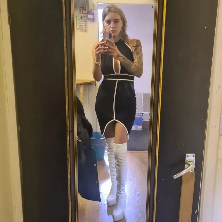 Odgovor jo&scaron; nije stigao: Odlučila se sama oglasiti nakon &scaron;okantne ponude koju je njezin suprug dao drugom mu&scaron;karcu