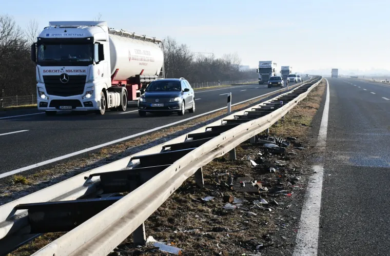 Ovo su slike užasa jutro nakon serije nesreća na A3 u kojima je čovjek poginuo, a 12 ih je ozlijeđeno