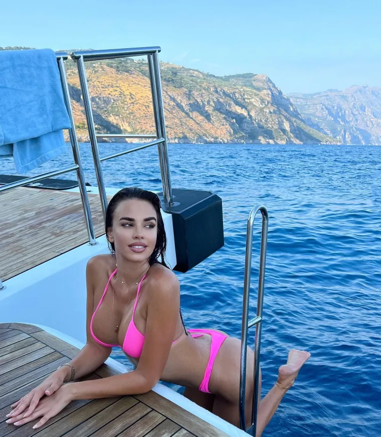 Ivana Knoll obnaženom stražnjicom ru&scaron;i Instagram: Ako vam je slučajno promaklo, osvanula je i u toplesu!