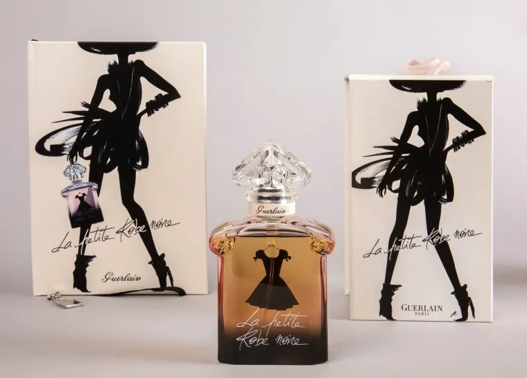 Brendovi parfema kao što su Guerlain, Acqua di Parma ili Tom Ford su odgovorni za uspješne kultne parfeme kao što su Shalimar, Samsara, Acqua di Parma Colonia i Black Orchid. Za ove brendove, parfem nije samo unosan proizvod, već njihov glavni izvor prihoda. Svi oni pripadaju međunarodnim luksuznim koncernima kao što su LMVH ili Estee Lauder. Danas ih se može pronaći u svakom gradu na svijetu, međutim ne možete ih zvati &quot;dizajniranim&quot;. Budući da su niche parfemi samo za odabrane, čini nam se da se ovaj naziv ne može uklopiti ako se govori o ogromnom broju ljudi. Ono što je zajedničko za niche parfeme i parfeme drugog tipa je to što se svi prave za određeni broj ljudi, ali se niche parfemi prave u manjim količinama i mogu se pronaći na samo par mjesta. Oni su strasno životno djelo osobe koja ih kreira.