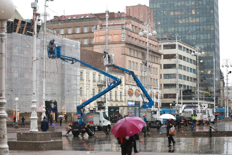 Snijeg pada u užem središtu Zagreba: Jeste li znali da današnji dan slovi kao najdepresivniji u godini?