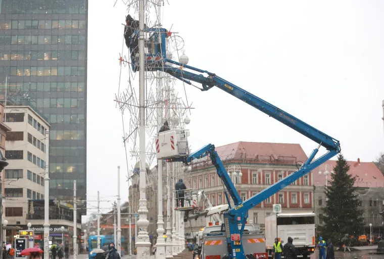 Snijeg pada u užem središtu Zagreba: Jeste li znali da današnji dan slovi kao najdepresivniji u godini?