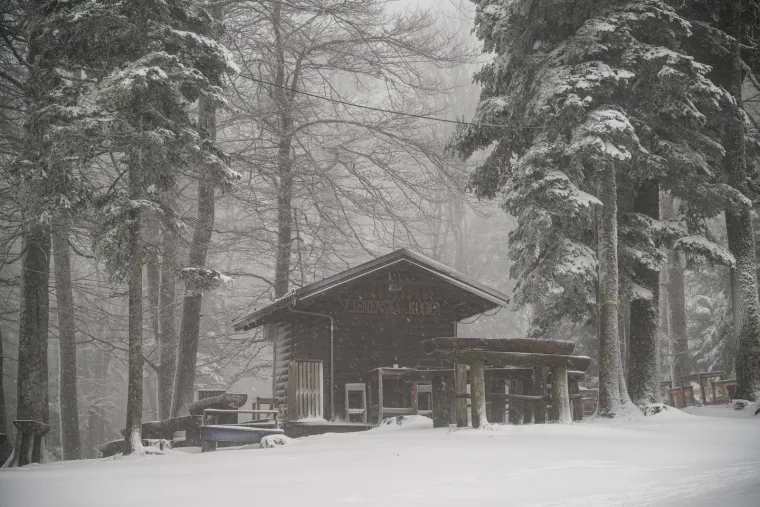 Prava zimska idila na Sljemenu: Zagrepčani konačno dočekali snijeg