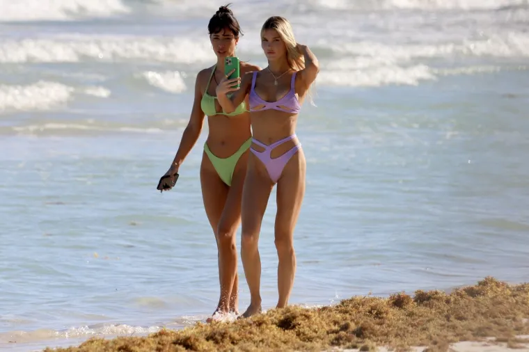 Poznate manekenke trčkarale po plaži u minijaturnim bikinijima, hihotale se i fotkale - a paparazzi jedva dočekali