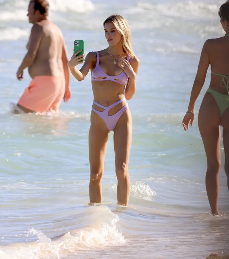 Poznate manekenke trčkarale po plaži u minijaturnim bikinijima, hihotale se i fotkale - a paparazzi jedva dočekali