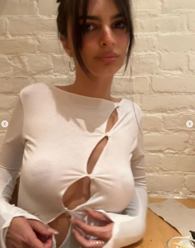 Emily Ratajkowski nabacila prozračnu majicu bez grudnjaka: 'Ako ti se gumbi otkopčaju, bit će mrtvih'