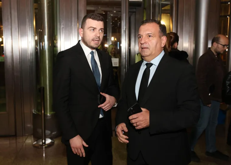 Da nam je znati što mu je šaptala: Kolinda i Plenković snimljeni u prvim redovima na promociji Granićeve knjige, pogledajte tko se još pojavio