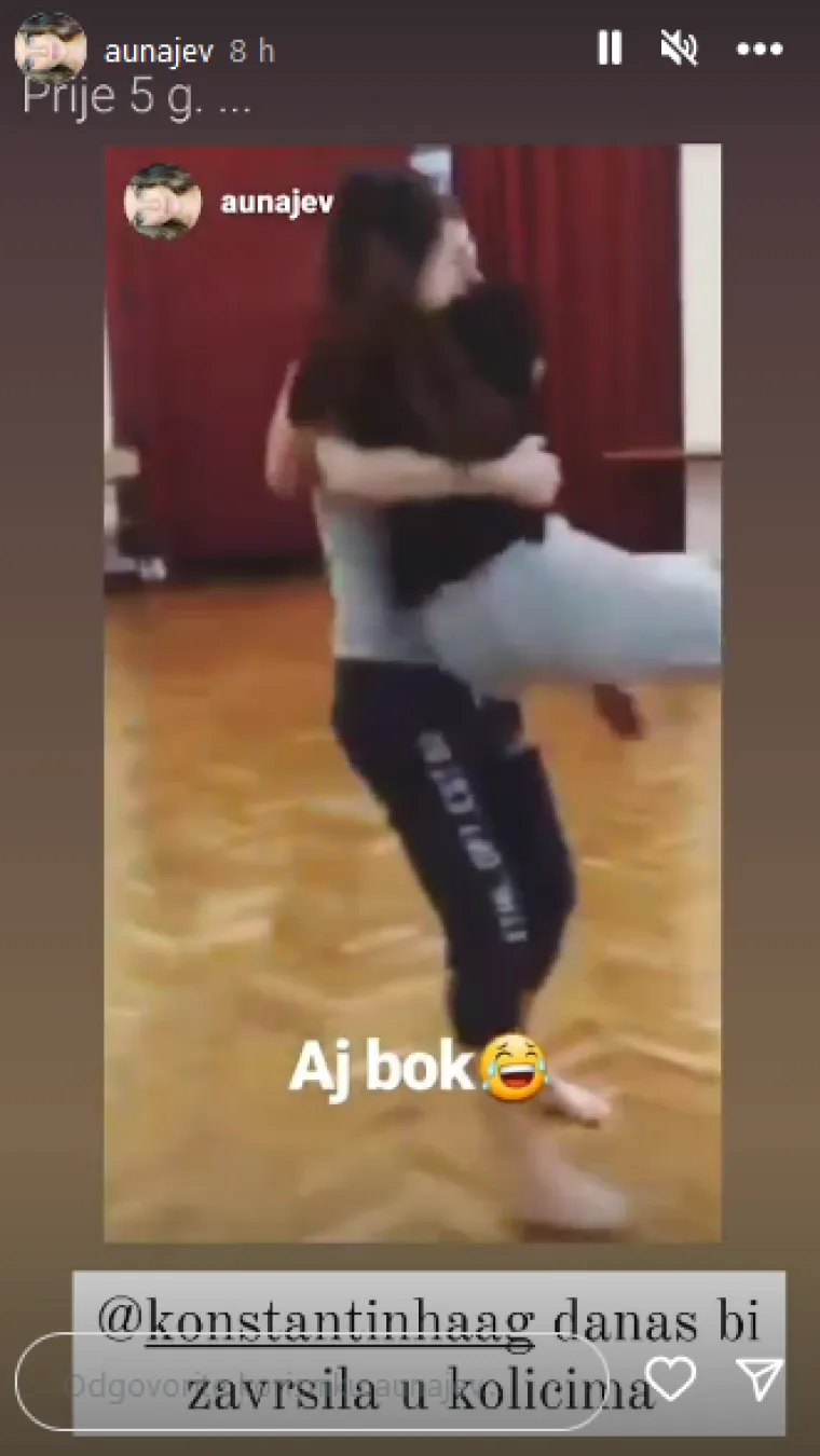 
Podsjetimo, vijest o razvodu glumačkog para, Jelene Perčin i Crnogorca Momčila Otaševića, šokirala je javnost jer su bili jedan od rado viđenih poznatih parova, koji je u pet godina braka dobio dvoje djece - četverogodišnju kćerkicu Mašu i dvogodišnjeg sinčića Jakšu. 
