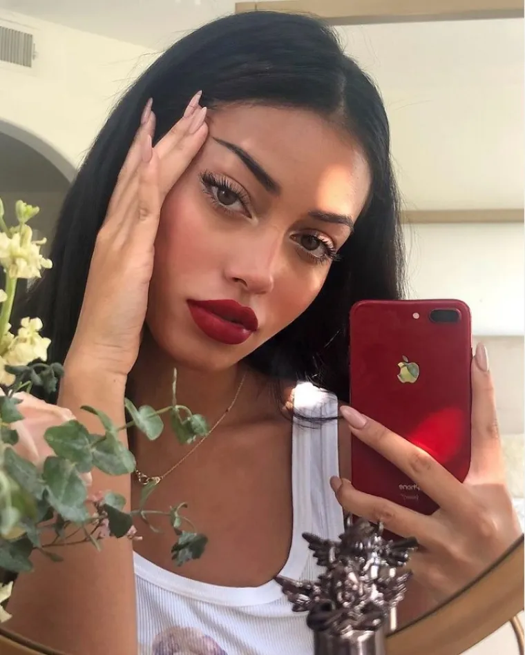 Toliko je loš da ga i njegova prekrasna djevojka sprda: Bio je ogroman talent, a sada mu se smije i njegova izabranica