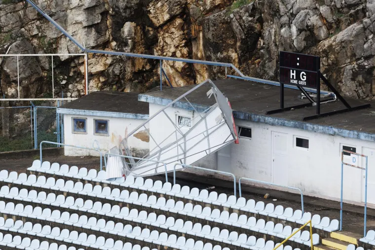 Kaos na kultnom stadionu: Nećete vjerovati kada vidite kako Kantrida izgleda nakon &scaron;to ju je pogodilo orkansko nevrijeme